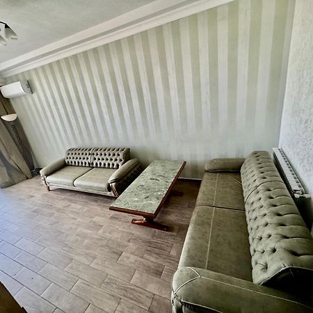 David Apt 1A 巴统 外观 照片